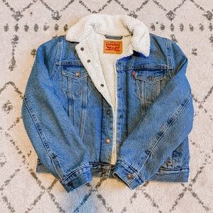 ❗️MAKE AN OFFER❗️Levi’s Denim Sherpa Jacket